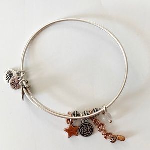 💕 NIB Alex and Ani Charm Bracelet